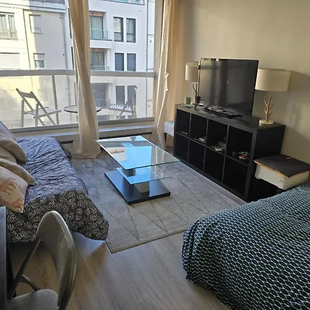 Cosy Close Eiffel Tower
